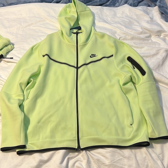 Green Size 2X Nike Tech Fleece Tracksuit Set - Picture 2 of 12